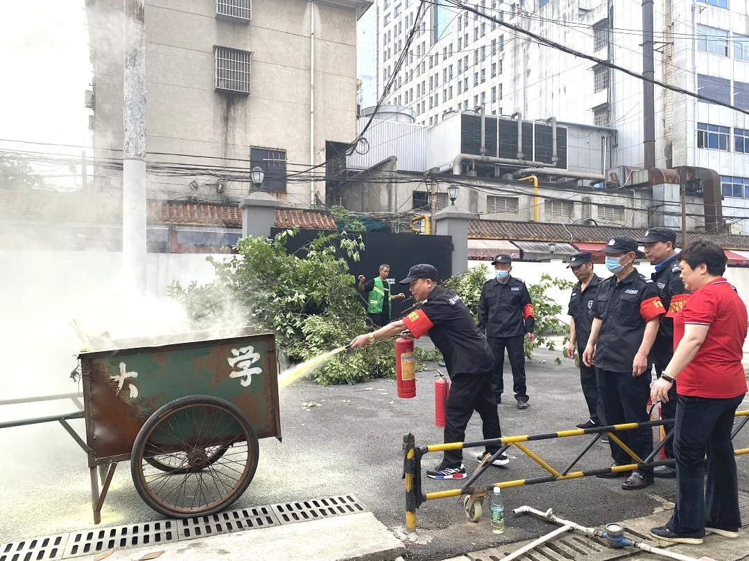 湖南保安服務(wù),墻外高空清洗服務(wù),湖南保利天創(chuàng)物業(yè)發(fā)展有限公司