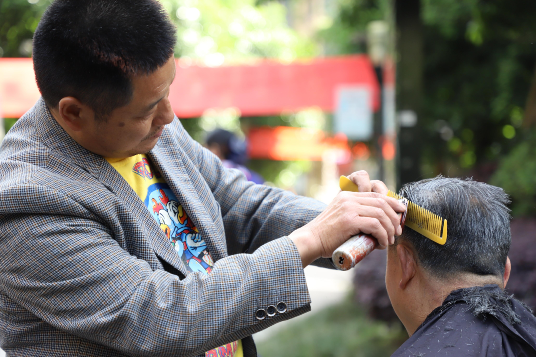 湖南保安服務,墻外高空清洗服務,湖南保利天創(chuàng)物業(yè)發(fā)展有限公司